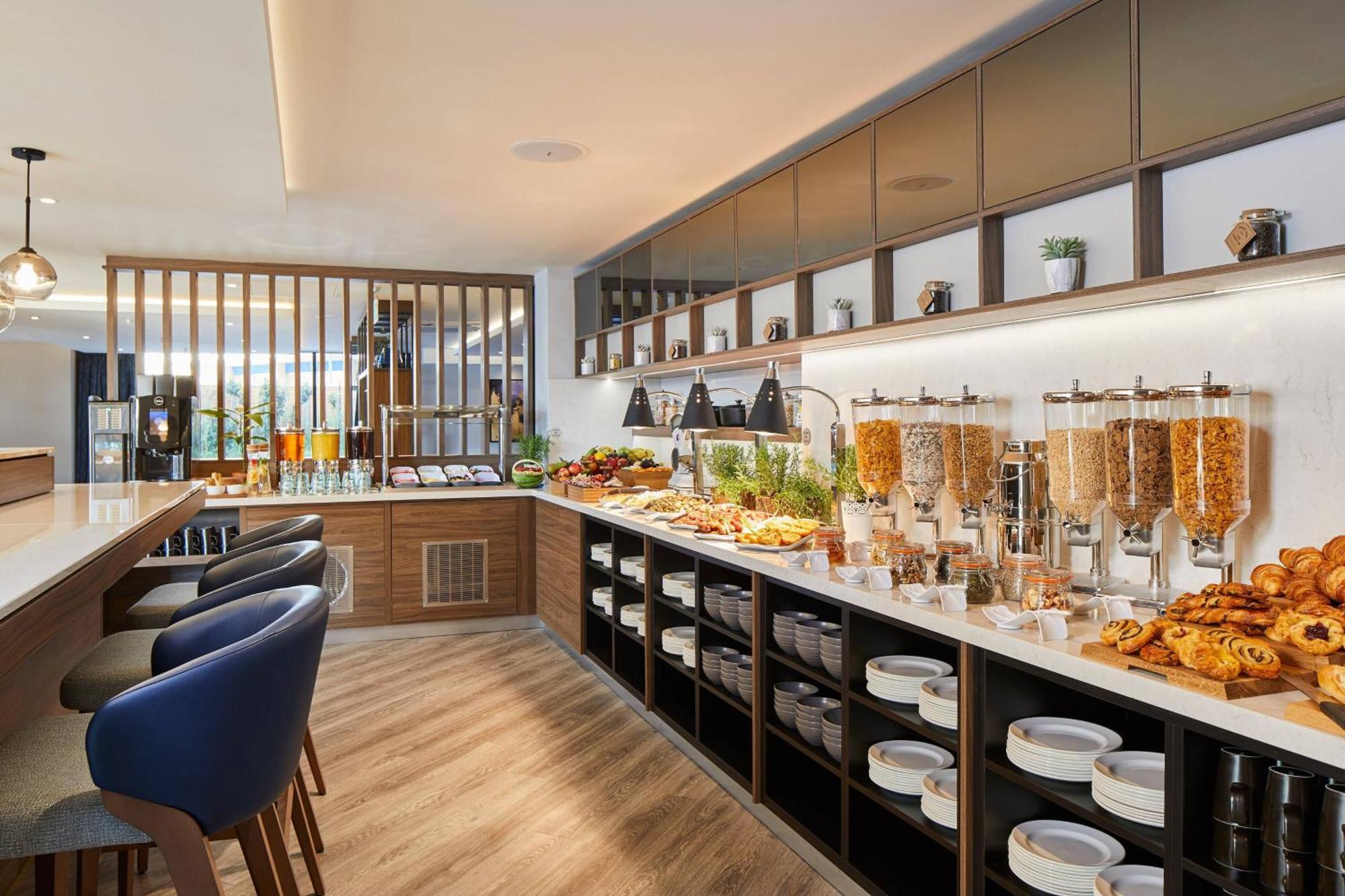 Hotel Courtyard By Marriott London Heathrow Airport Harlington  Exteriér fotografie