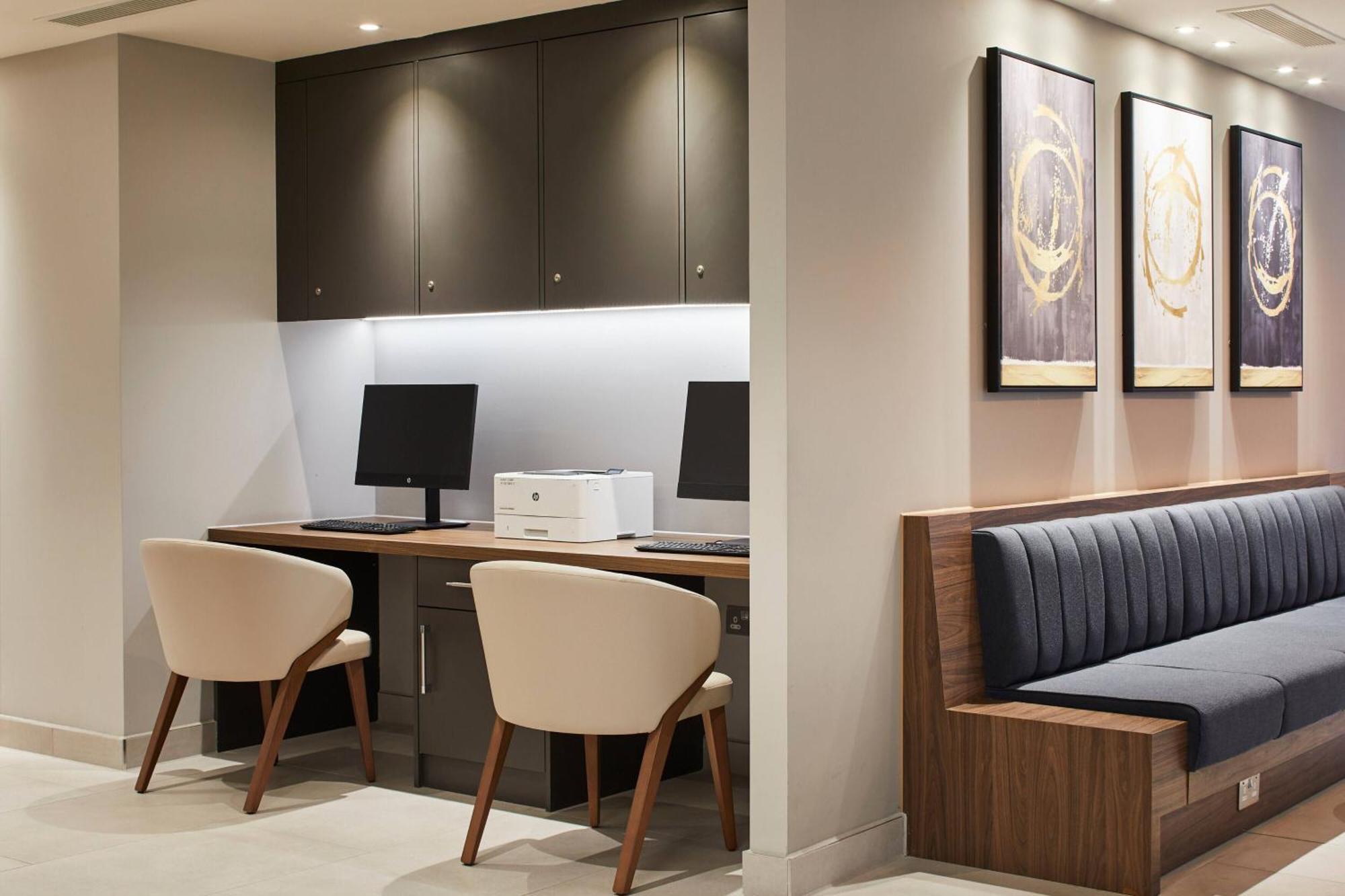 Hotel Courtyard By Marriott London Heathrow Airport Harlington  Exteriér fotografie
