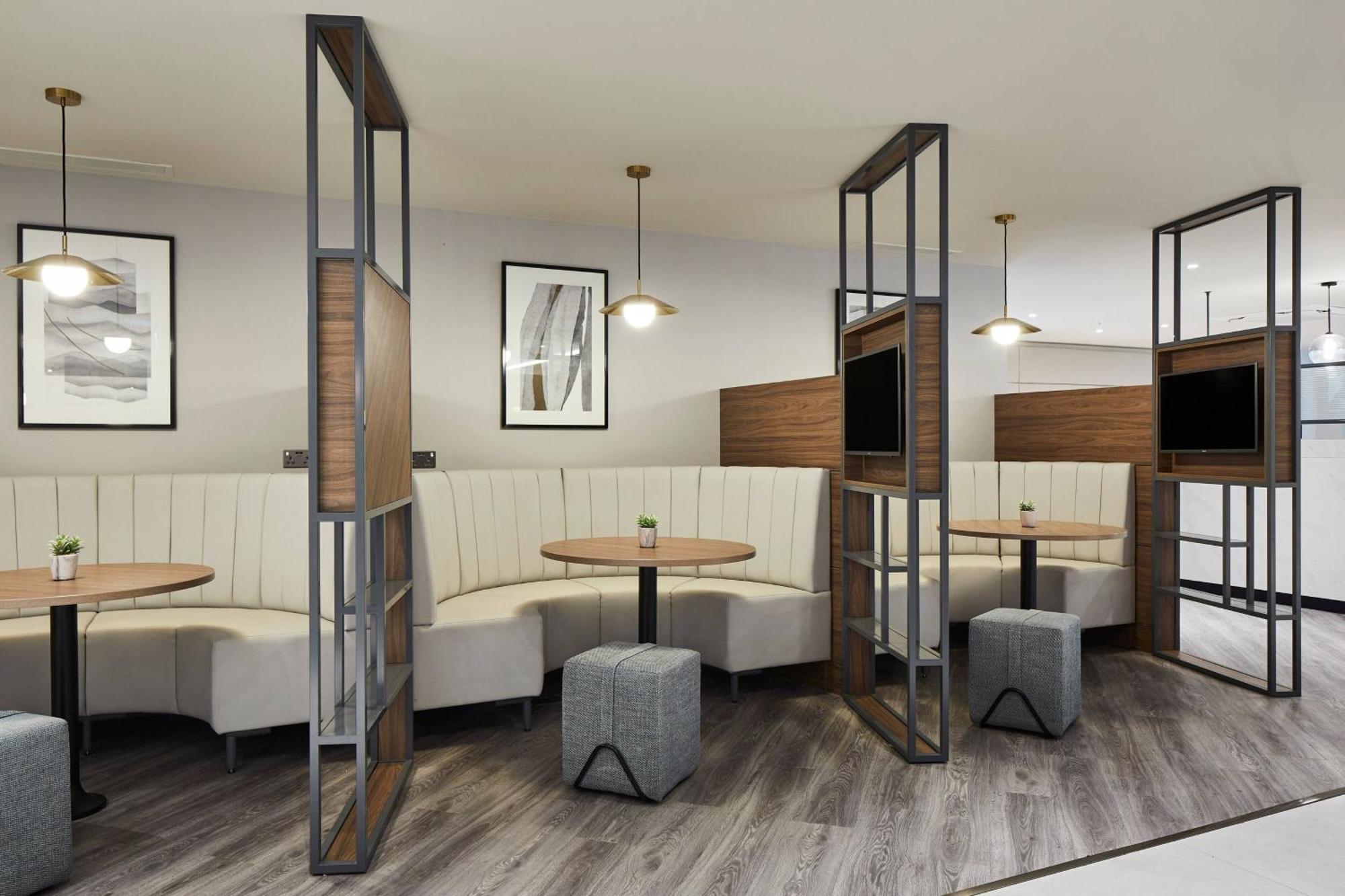 Hotel Courtyard By Marriott London Heathrow Airport Harlington  Exteriér fotografie
